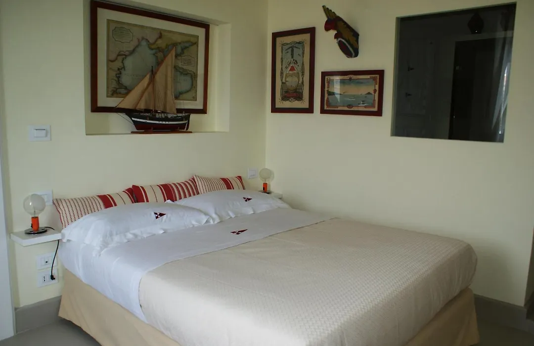 Yacht Club Capo Cervo Suites B&B-1